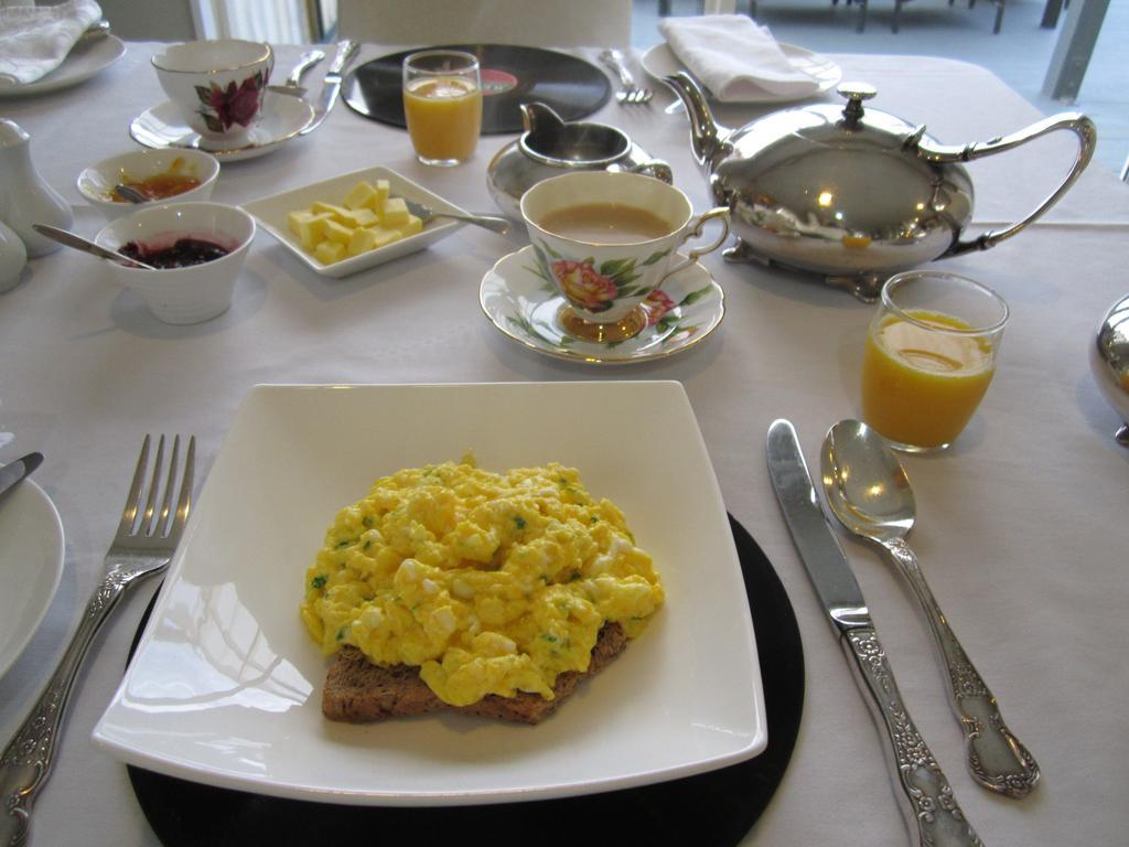 Be My Guest Bed & Breakfast Νιου Πλύμουθ Εξωτερικό φωτογραφία